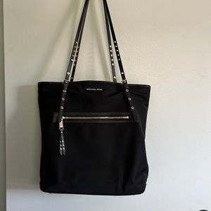 Michael Kors tote shoulder bag. Black with gold details excellent condition